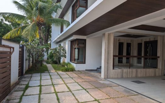 ECR uthandi 7200 sqft Villa For Sale