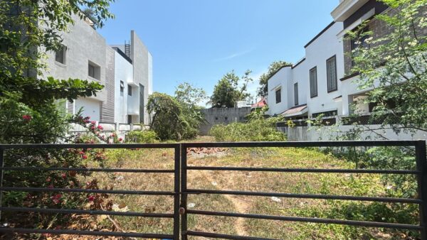 Land For Sale In Neelankarai